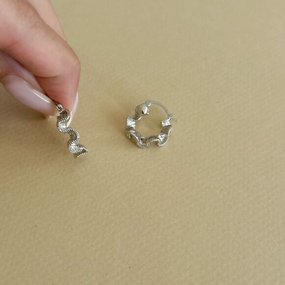 Silver Hoop Earrings N1571 - Picture 4 of 4